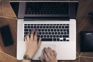 10 oplossingen voor krakende MacBook-luidsprekers