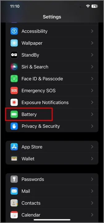 accédez à la section Batterie sur iPhone