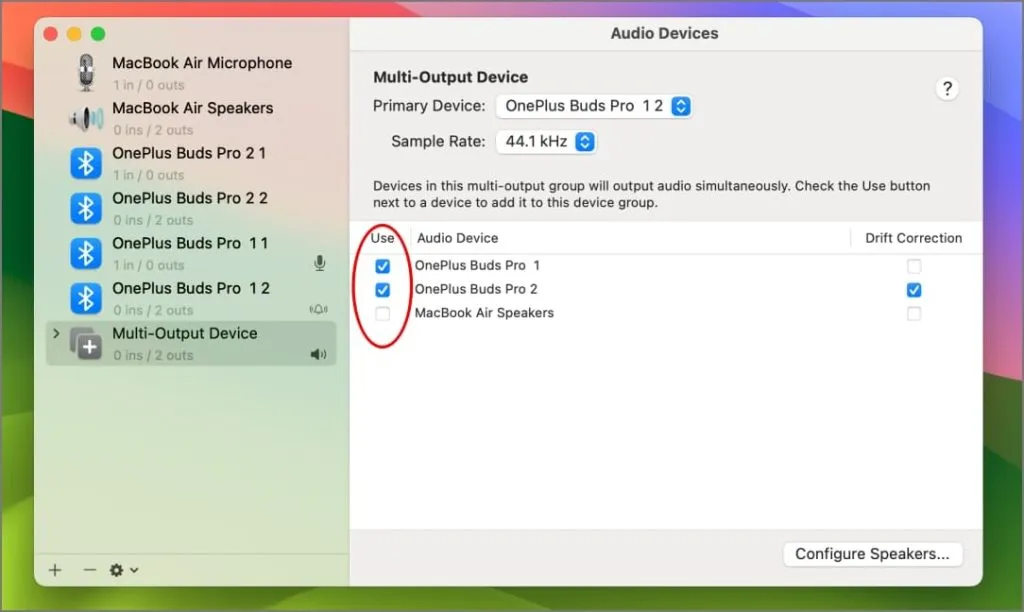 Creación de una configuración de audio agrupado para dos auriculares Bluetooth usando la aplicación Midi en Mac