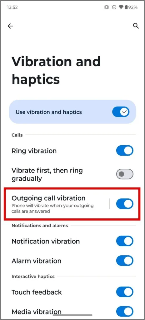 Habilitar la vibración de llamadas salientes en Moto