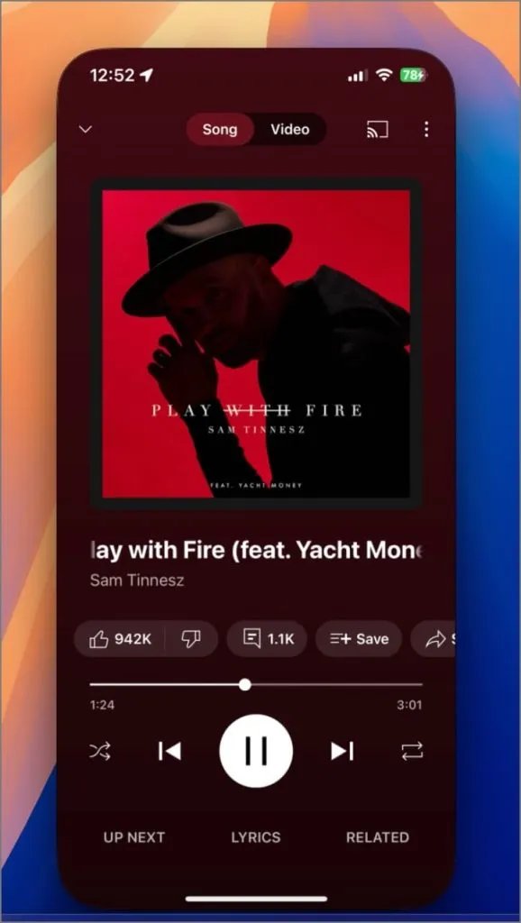 Používání YouTube Music na Macu s iPhone Mirroring