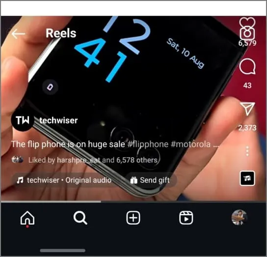 Aplicación de Instagram en la pantalla de la cubierta del Galaxy Z Flip 6