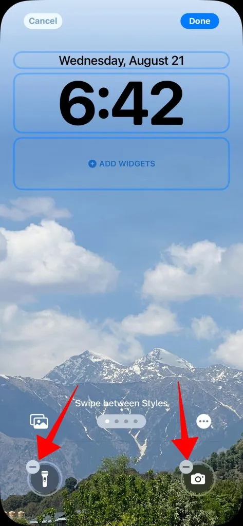 Toque no ícone de menos para remover o atalho da câmera ou da lanterna da tela bloqueada do iPhone.