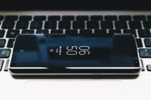 Lūk, kā izveidot Samsung/Android tālruni un MacBook ekosistēmu