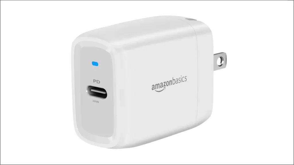 Chargeur PD 30 W Amazon Basics pour iPhone 16 et 16 Pro