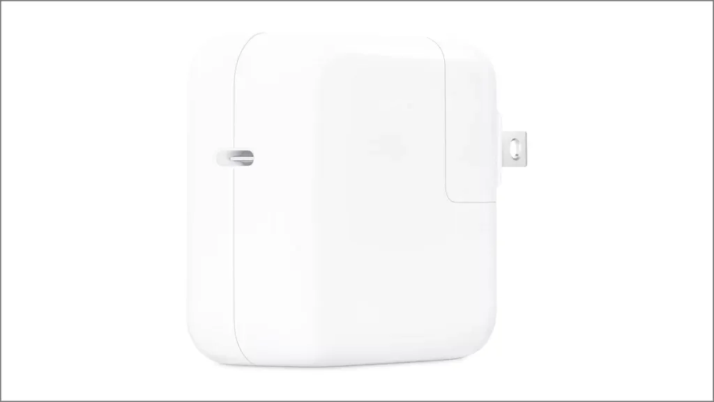 iPhone 16および16 Pro用Apple 30W USB-C充電器