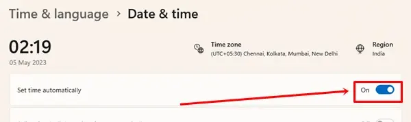 Kliknij przycisk Przełącz, aby włączyć opcję Ustaw czas automatycznie
