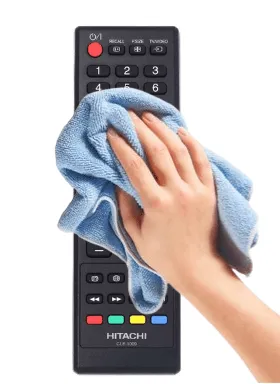 Opravte Hitachi TV Remote nefunkční vyčištěním dálkového ovladače