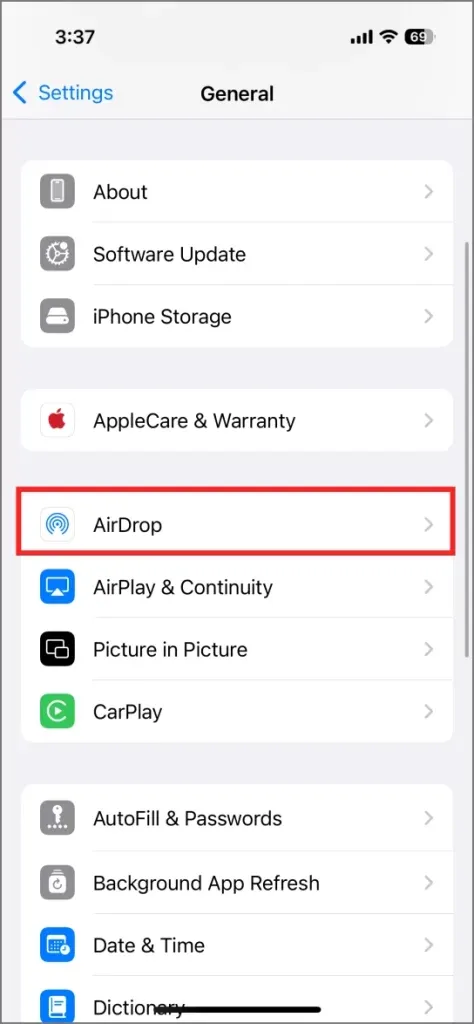 Proximity AirDrop funkcija iPhone 16, kurā darbojas operētājsistēma iOS 18