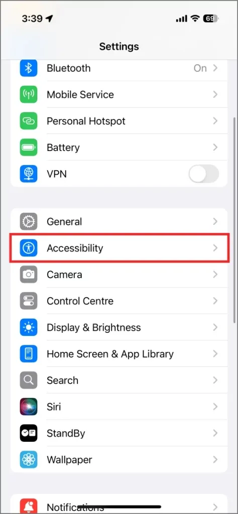 iOS 18 輔助使用設定中的自動亮度