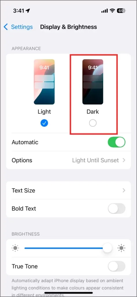 Modalità scura nelle impostazioni di visualizzazione di iOS 18