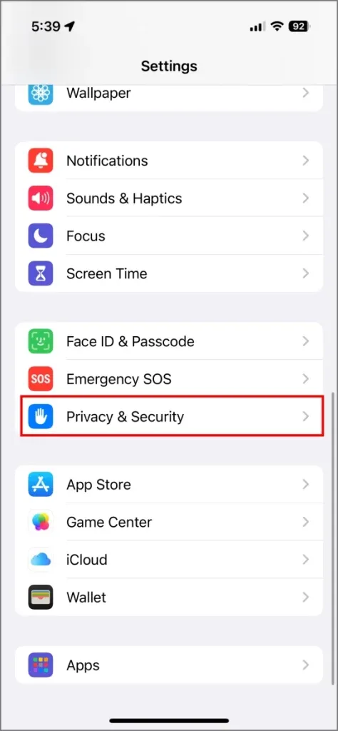 Limitar o acesso à localização para aplicativos no iOS 18