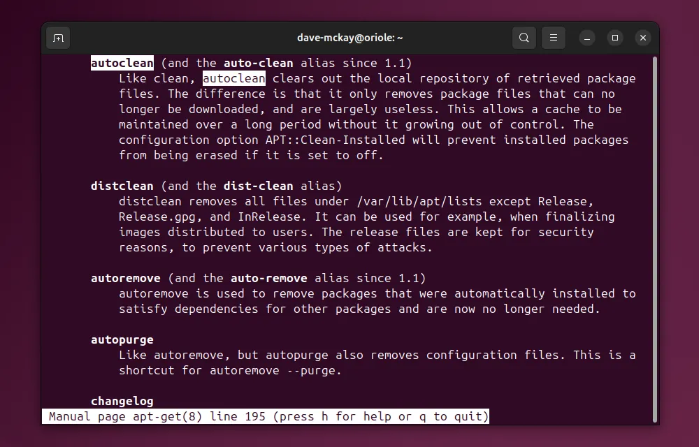 La pagina man di apt-get con autoclean evidenziato.