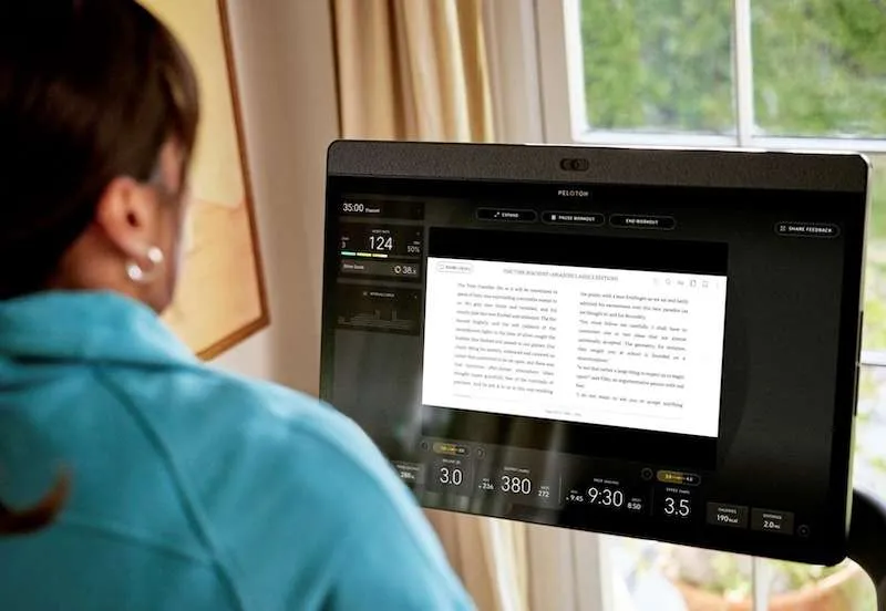 Come configurare e iniziare a leggere i tuoi libri Kindle mentre ti alleni su Peloton Bike o Tread