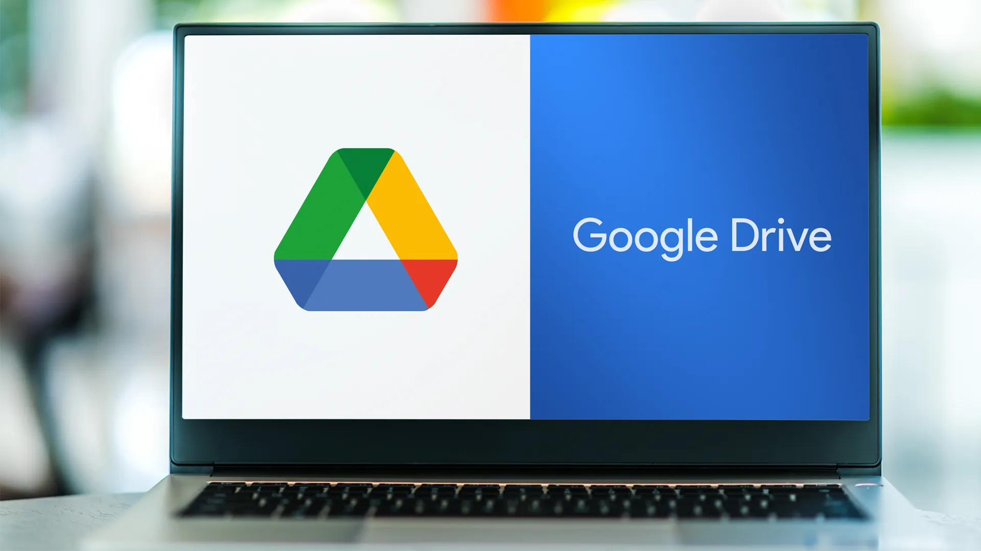 Bærbar computer, der viser Google Drive og GDrive-ikonet