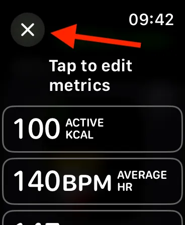 Ikona křížku pro uložení do zobrazení cvičení na Apple Watch