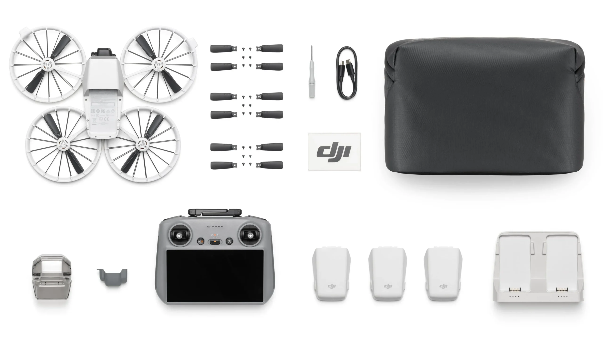 Draufsicht auf die Teile und Batterien der DJI Flip-Drohne.