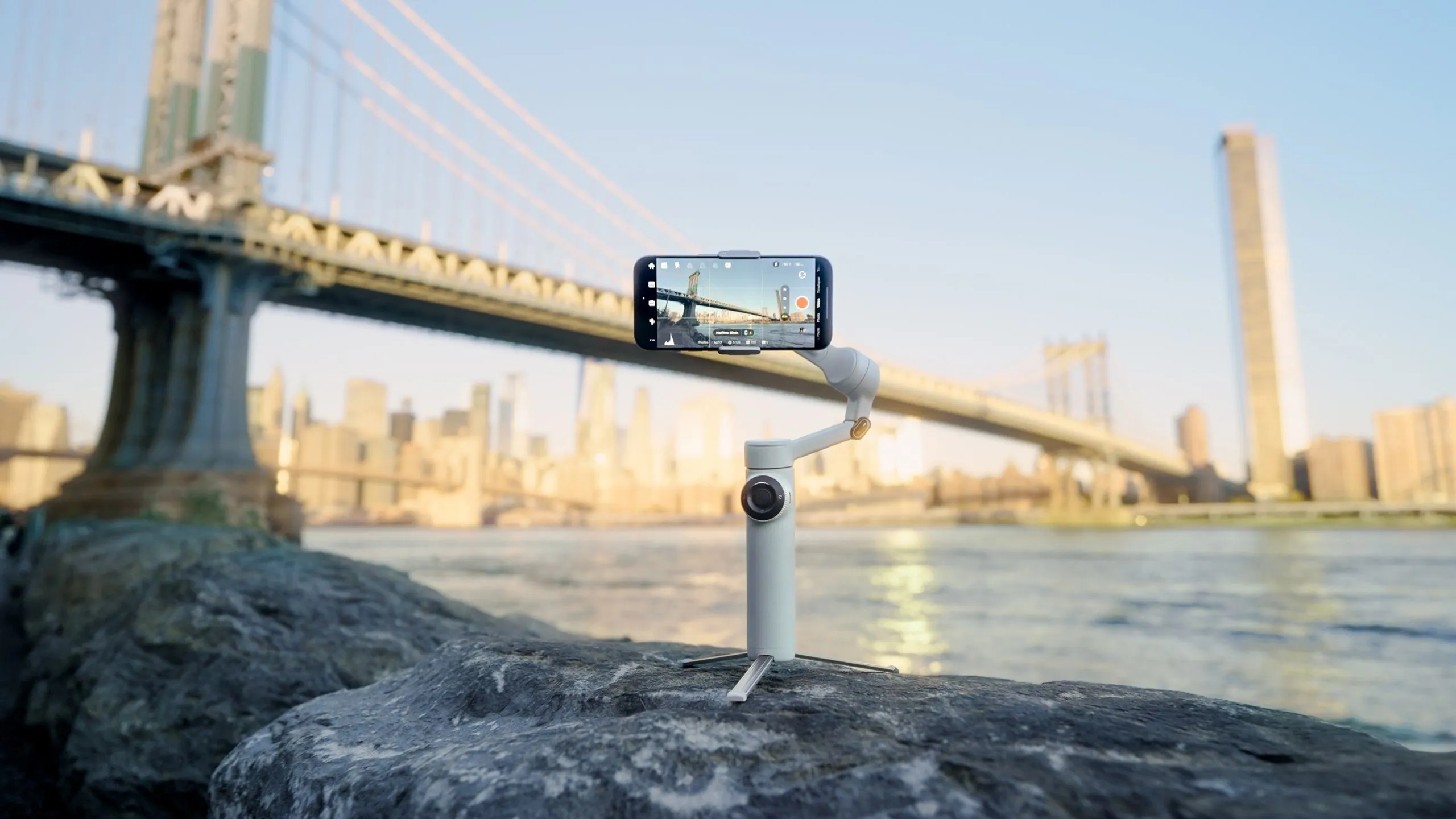 „Insta360 Flow 2 Pro“ stabilizatorius, fiksuojantis kinematografinius kadrus