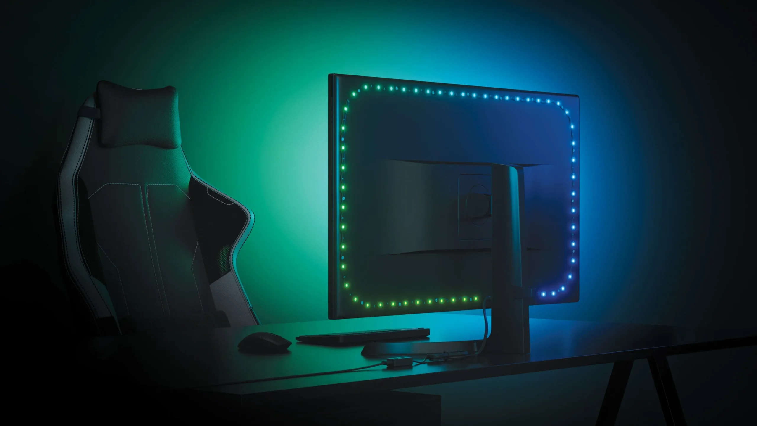 Um monitor exibindo a iluminação de polarização da Nanoleaf acoplada na parte traseira.