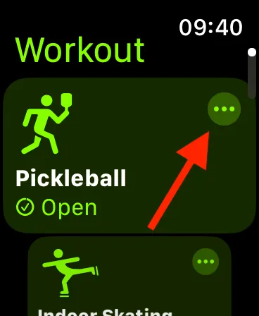 Ikona se třemi tečkami v aplikaci Cvičení na Apple Watch