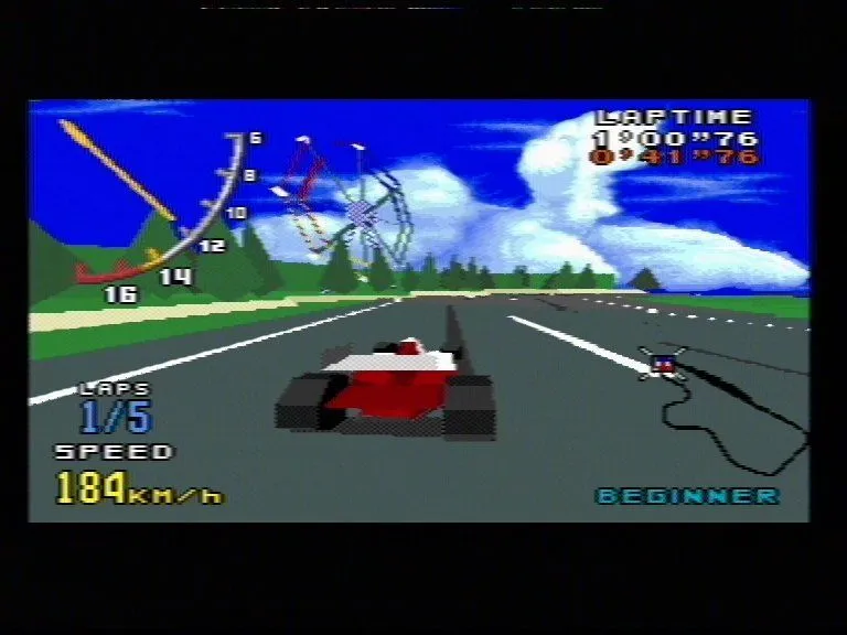 Captura de pantalla de Virtua Racing en Sega Genesis, destacando sus gráficos arcade.